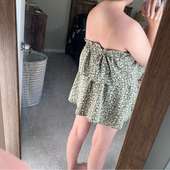 AllieRose Green Ruffle Floral Romper - Picture 4 of 6